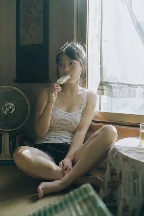 日系负片里的夏日午后少女